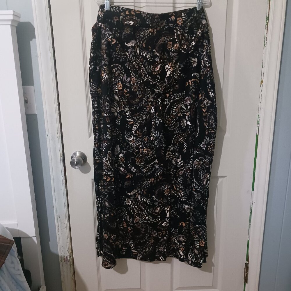 2x  NWOT Black Knit Skirt with Paisly Floral patterns